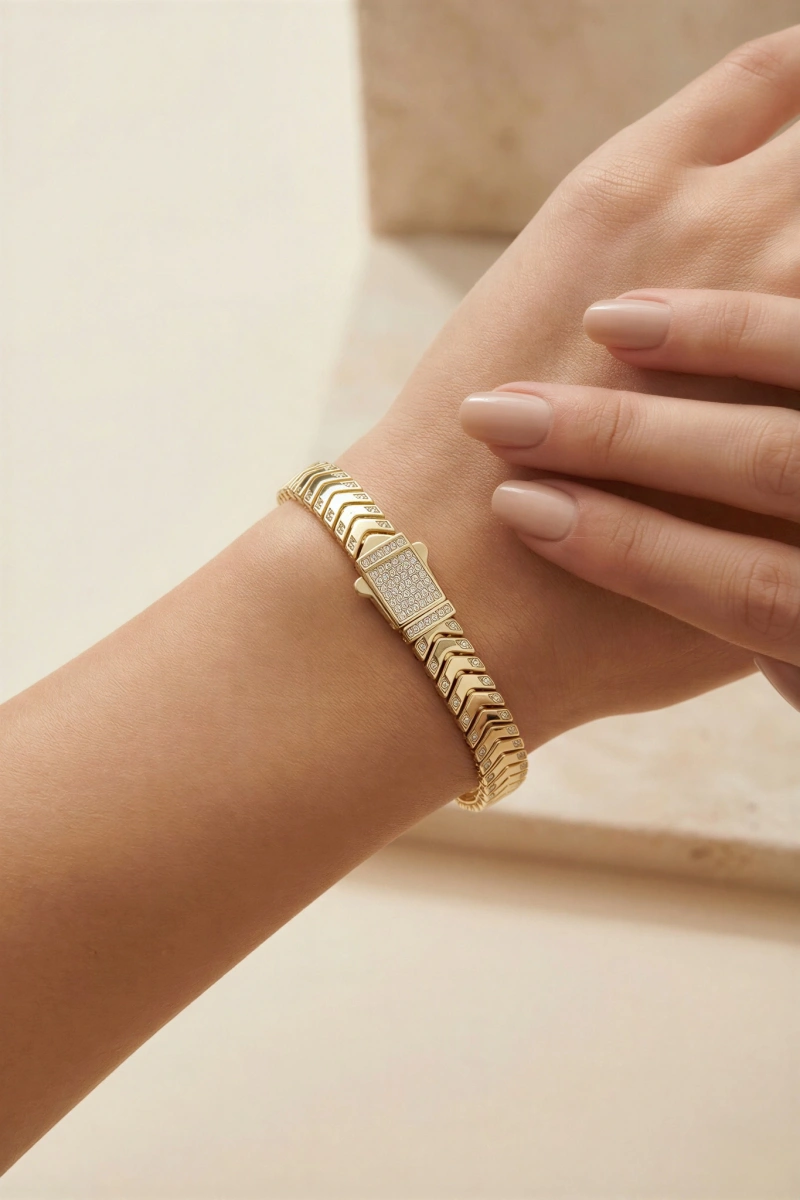 Üçgen Detay Taşlı Gurmet Model Gold Altın Kaplama Bileklik