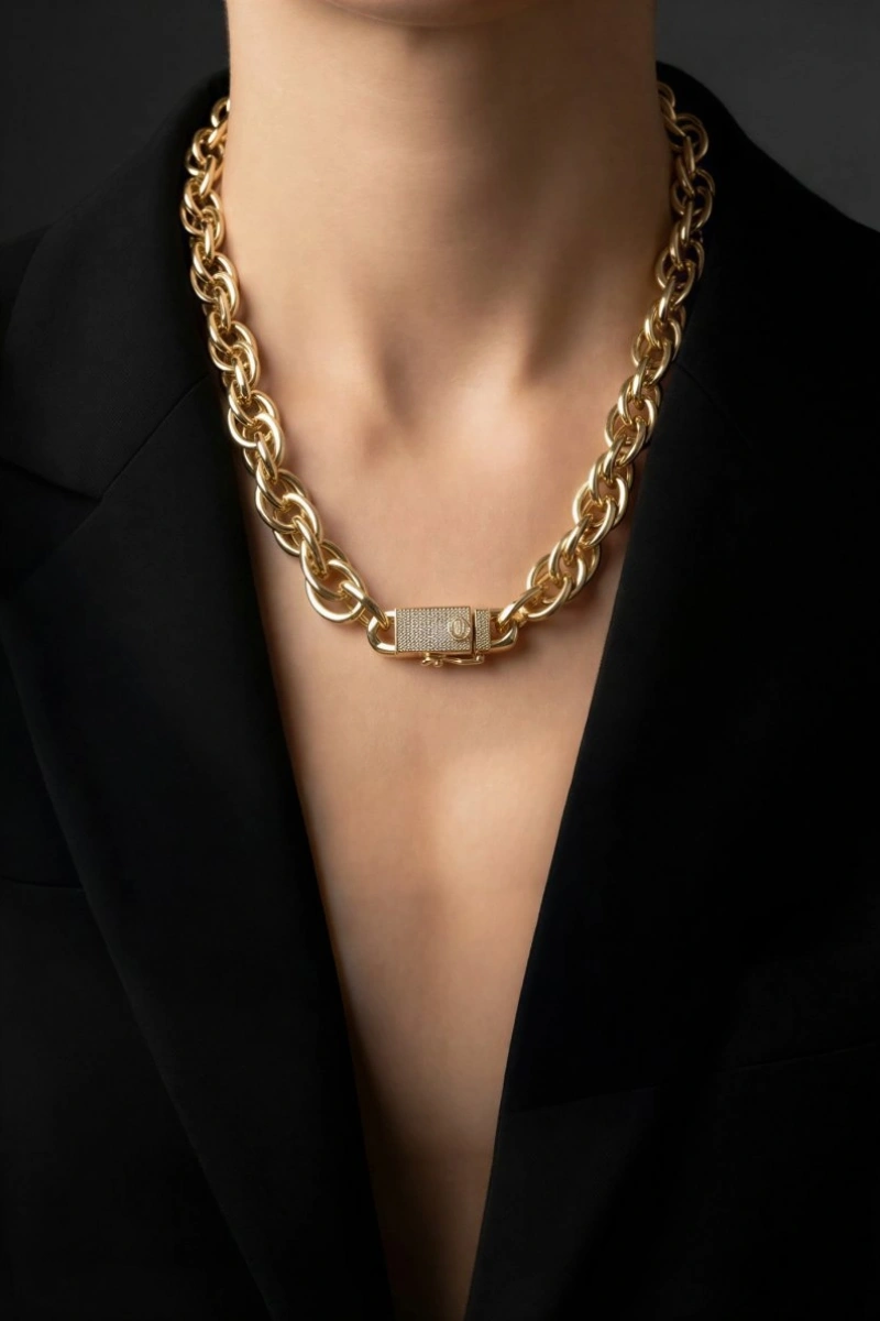 İç İçe Geçme Zincir Yandan Klips Detay Gold Altın Kaplama Gurmet Kolye