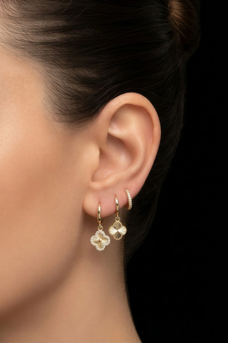 Çizgili Yonca Model Gold Altın Kaplama Üçlü Küpe