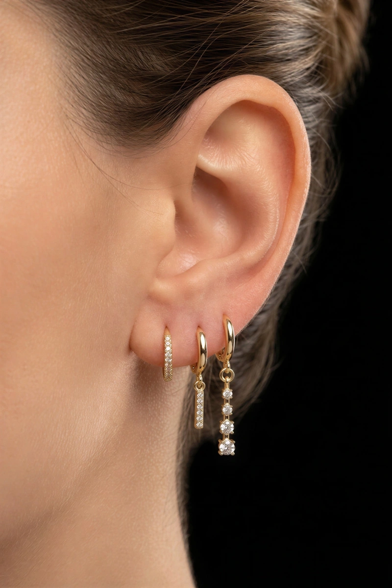 Sallantılı Taş Model Gold Altın Kaplama Üçlü Küpe