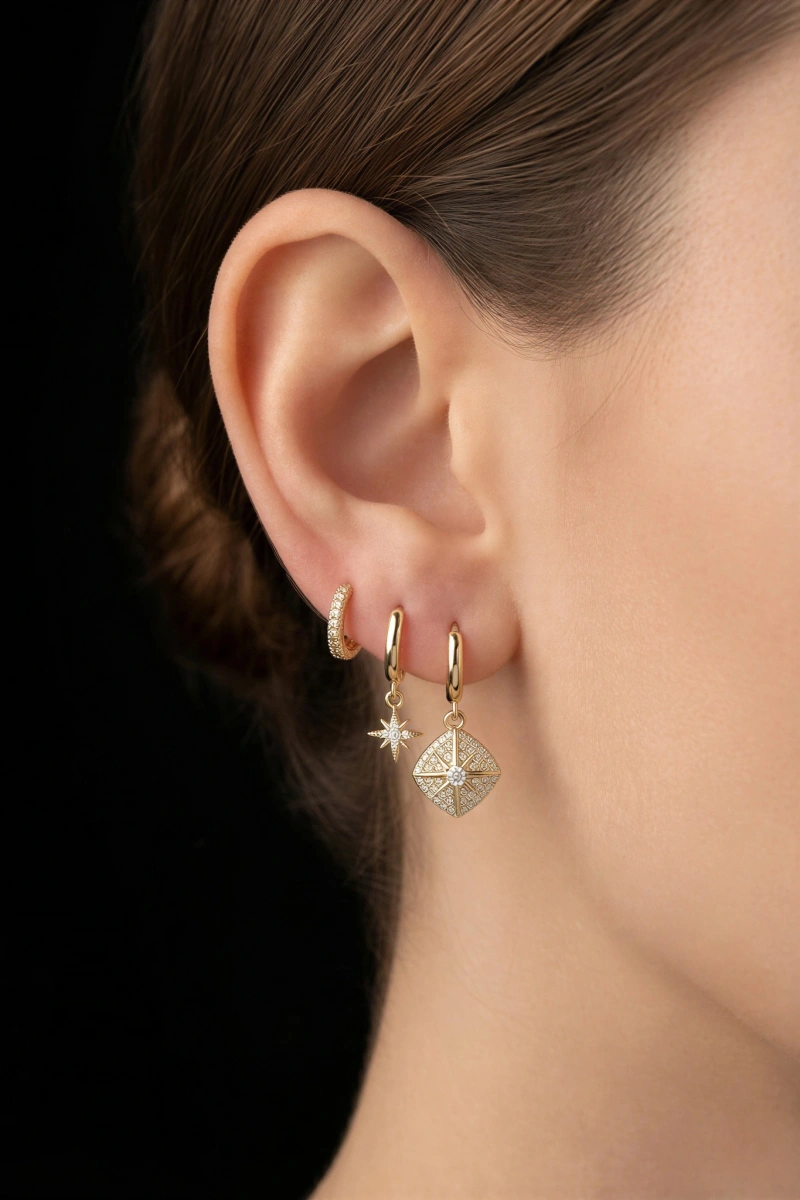 Köşeli Yıldız Model Gold Altın Kaplama Üçlü Küpe