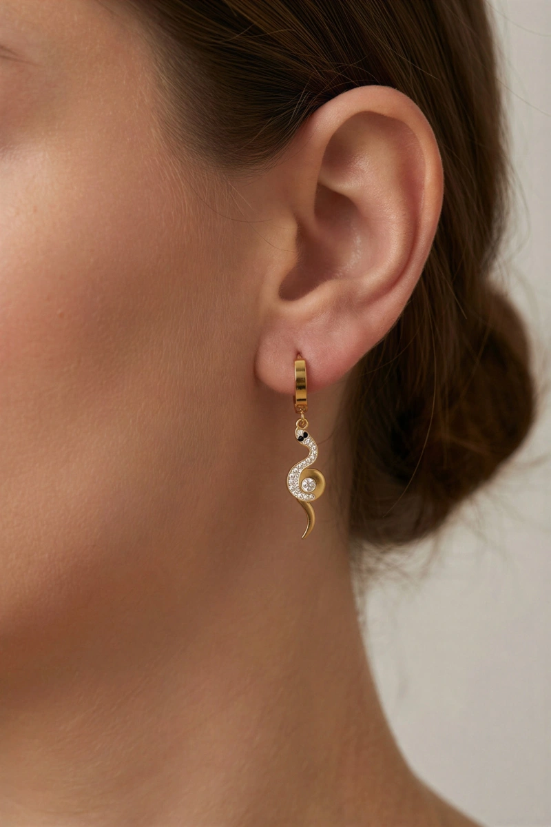 Tek Taş Detay Yılan Model Gold Altın Kaplama Küpe