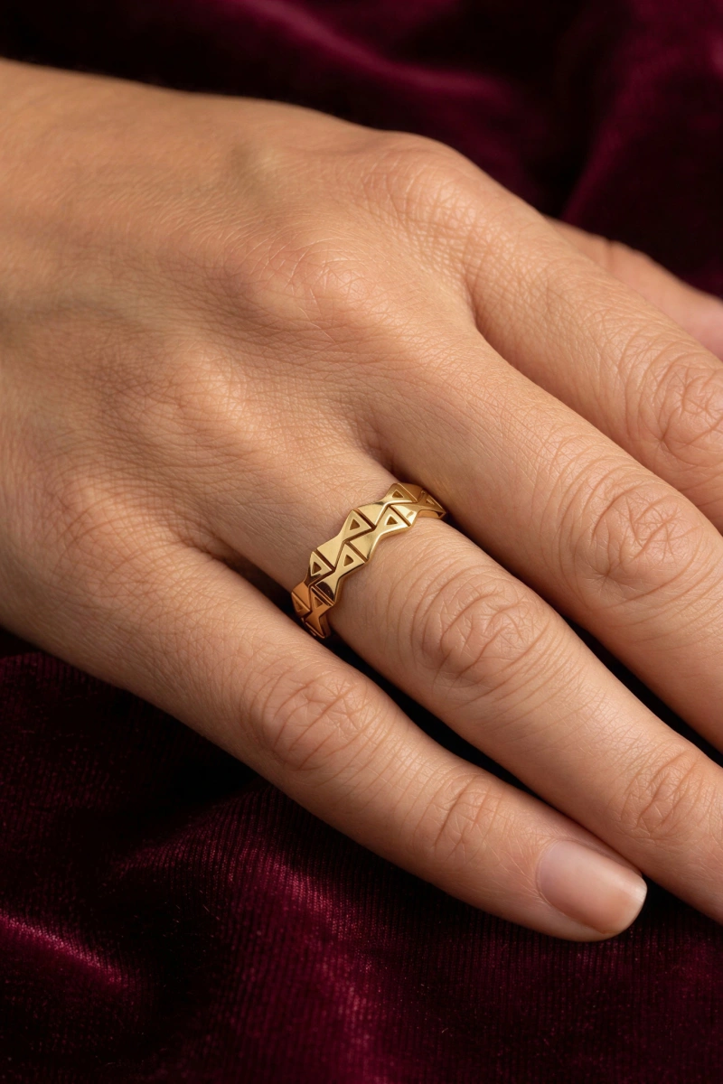 Geçme Üçgen Gold Altın Kaplama Çelik Yüzük