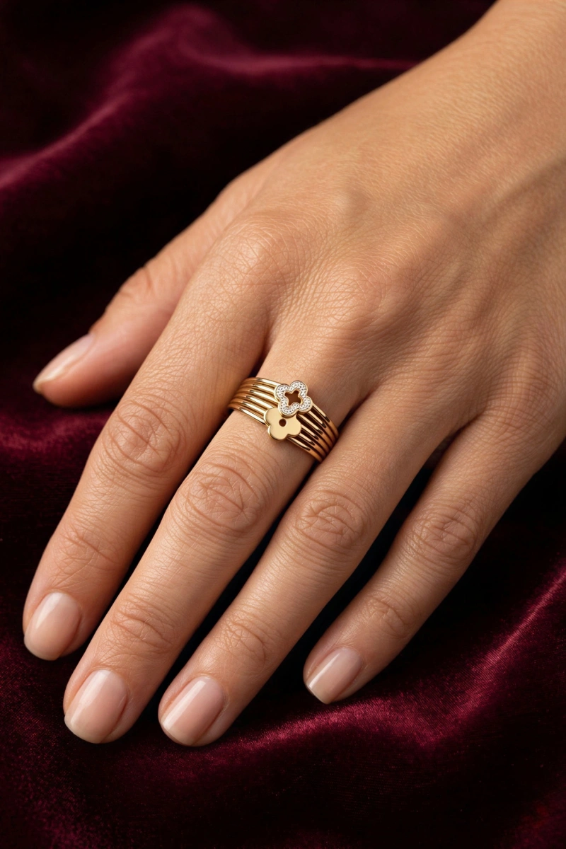 Yarım Yonca Taş Detay Gold Altın Kaplama Çelik Yüzük