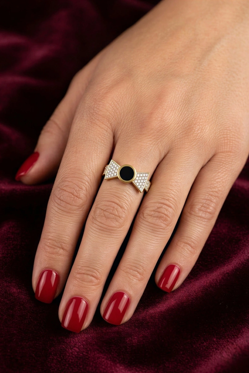 Siyah Taş Detaylı Üçgen Geçiş Gold Altın Kaplama Yüzük