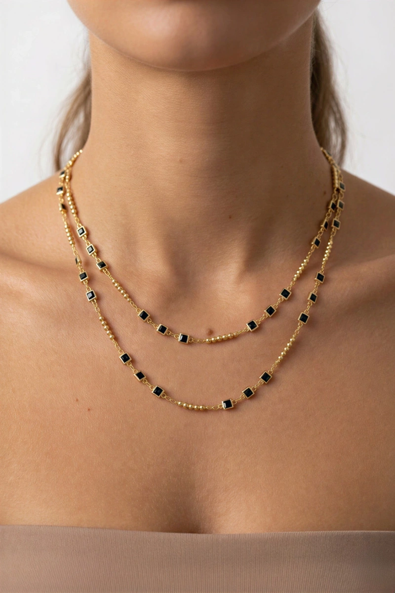 Uzun Zincir Yeşil Kare Taş Detay Gold Altın Kaplama Kolye
