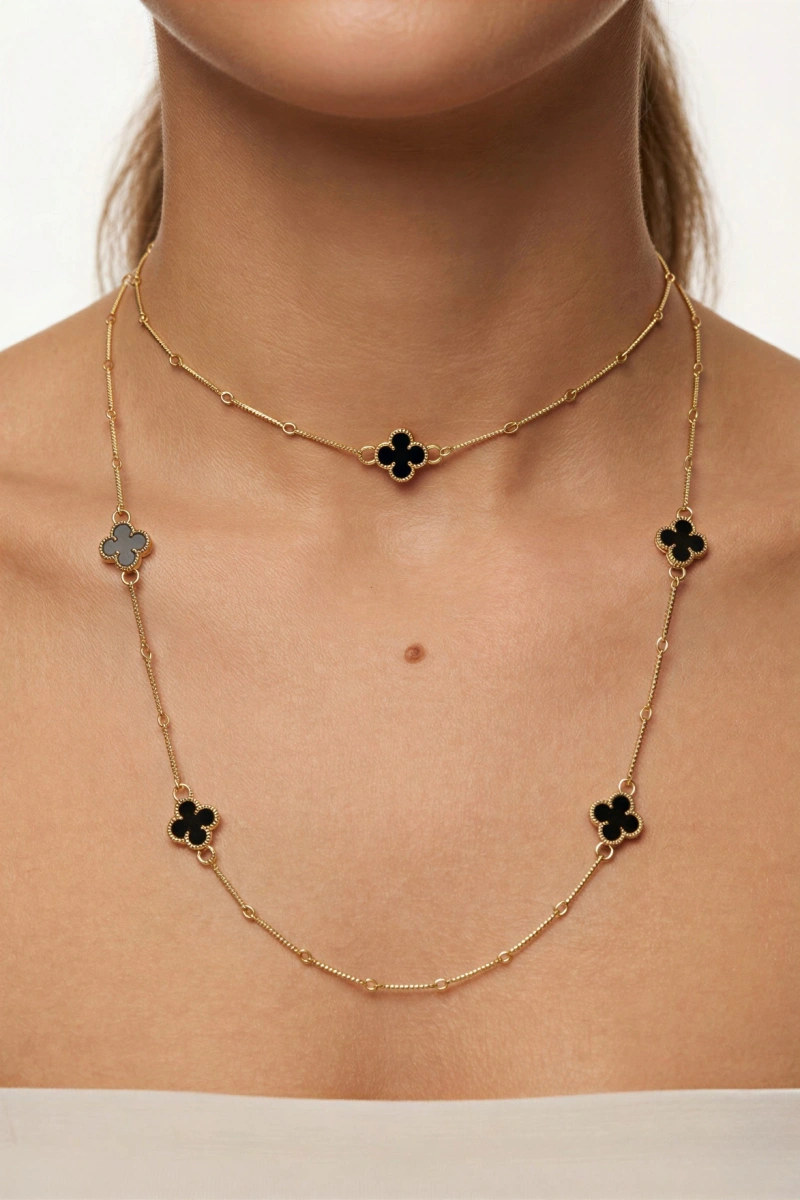 Uzun Siyah Yonca Model Gold Altın Kaplama Kolye