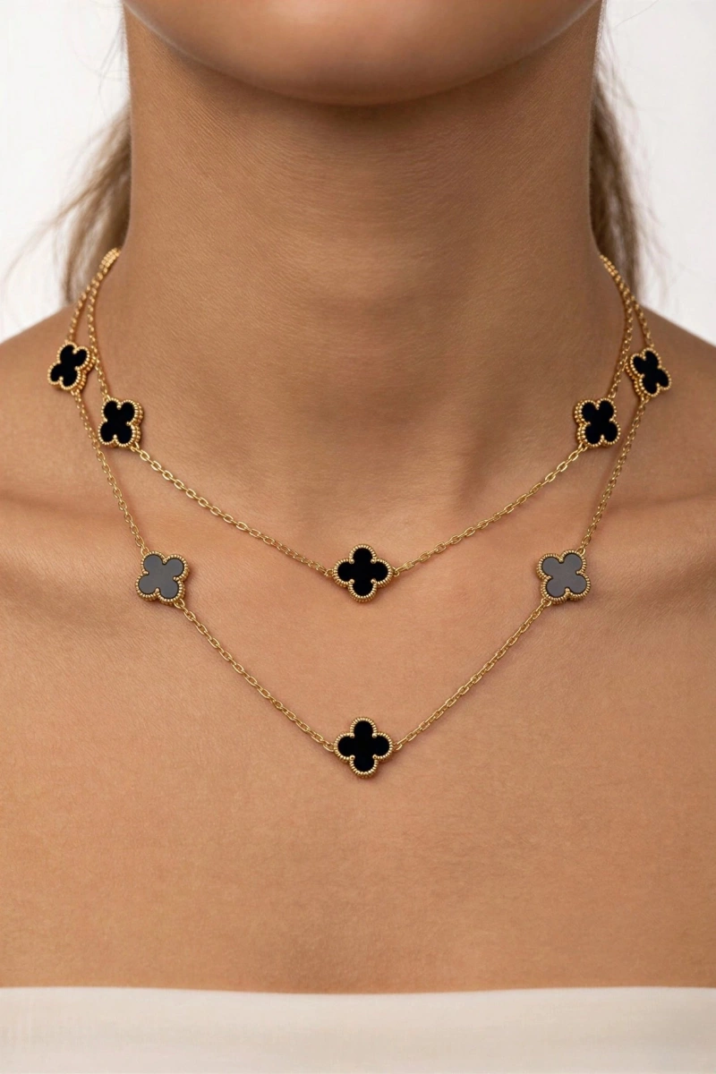 Uzun Siyah Yonca Detay Gold Altın Kaplama Kolye