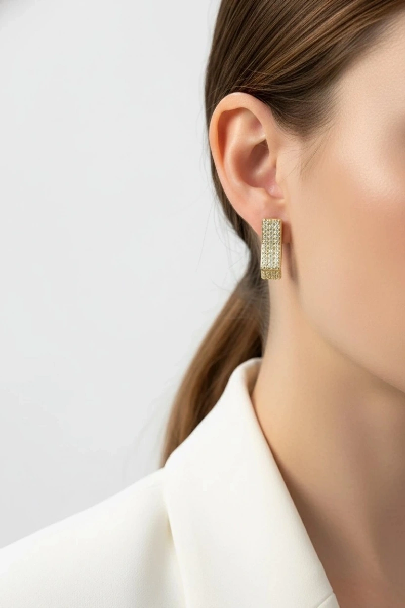 Tam Taşlı Yıldız Model Gold Altın Kaplama Küpe