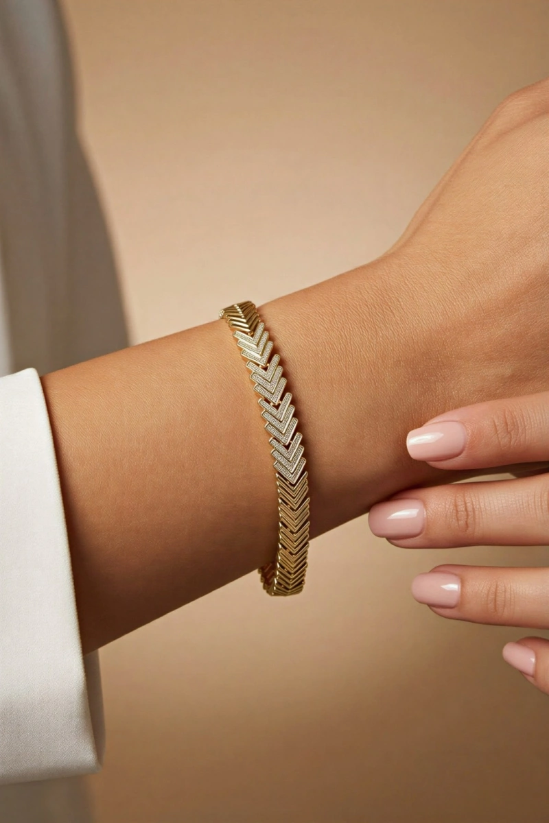 Üçgen Model Taş Detay Gold Altın Kaplama Bileklik
