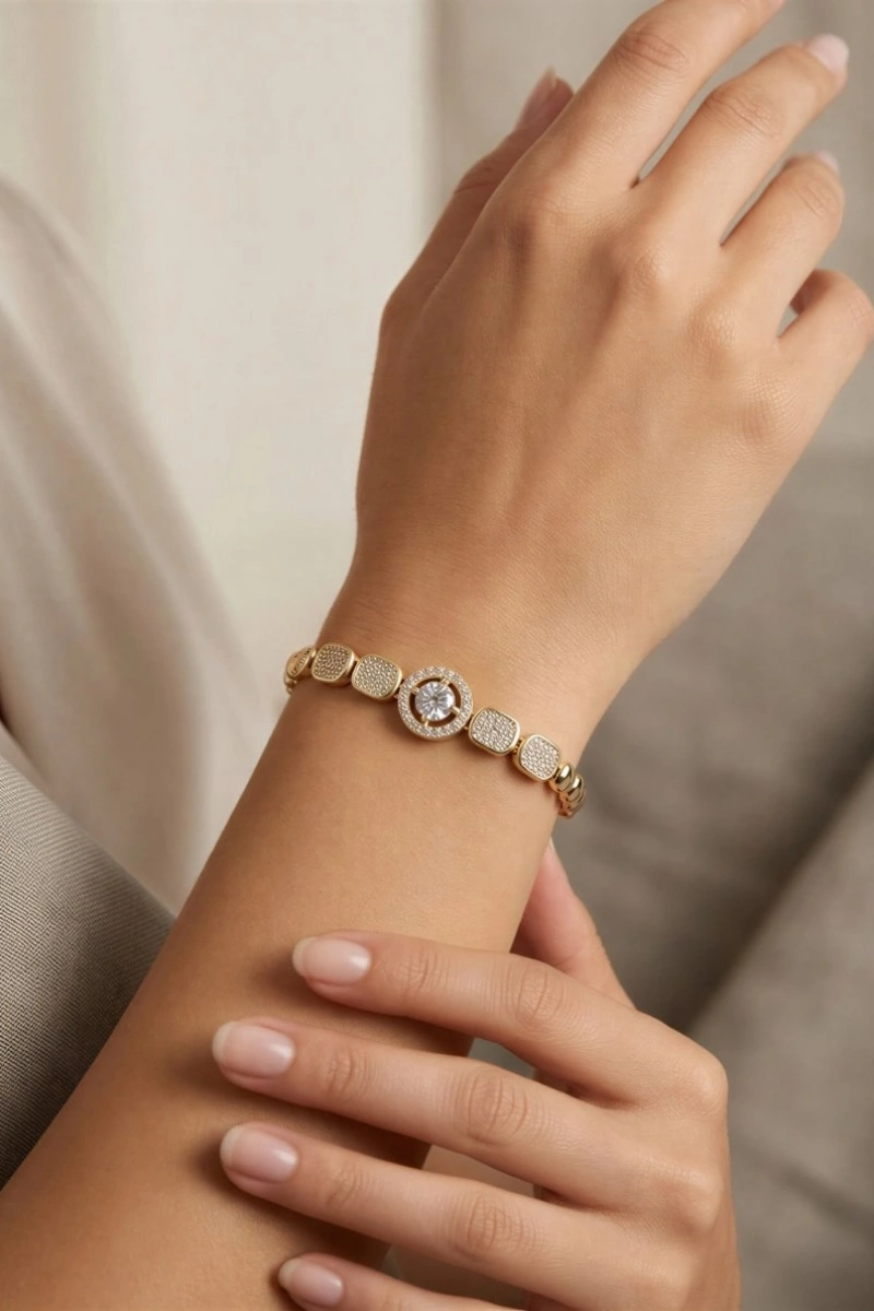 Taş Detay Pusula Model Gold Altın Kaplama Bileklik