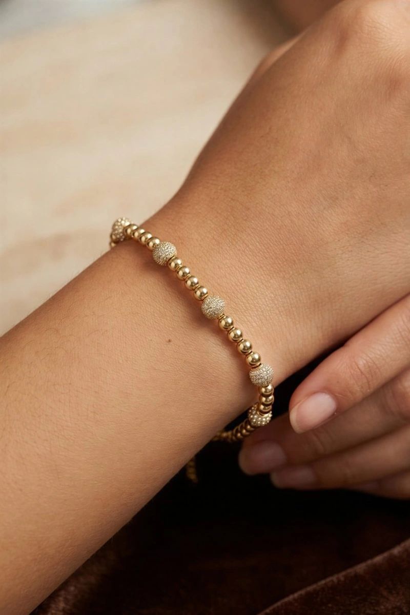 Dorika Model Taşlı Top Detay Gold Altın Kaplama Bileklik