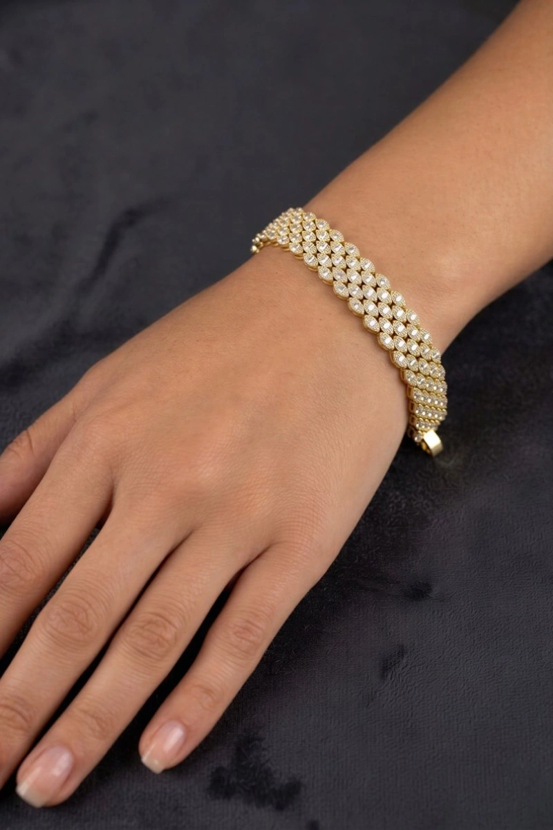 Dört Sıra Taş Detay Gold Altın Kaplama Bileklik
