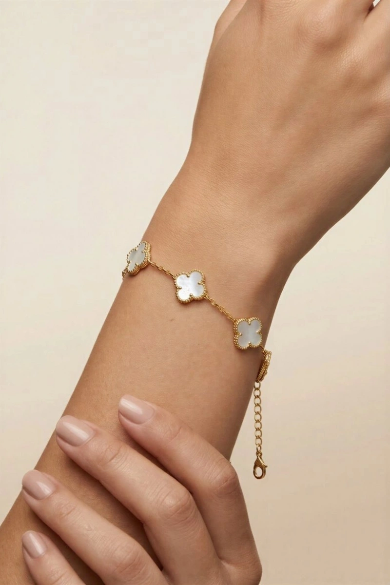Sedef Beyaz Yonca Model Gold Altın Kaplama Bileklik
