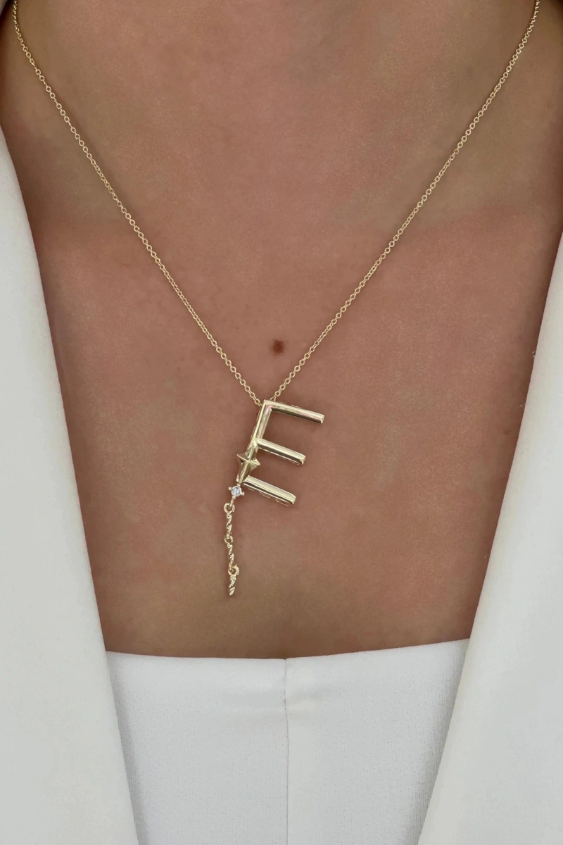 Sallantı Model E Harf Detay Gold Altın Kaplama Kolye