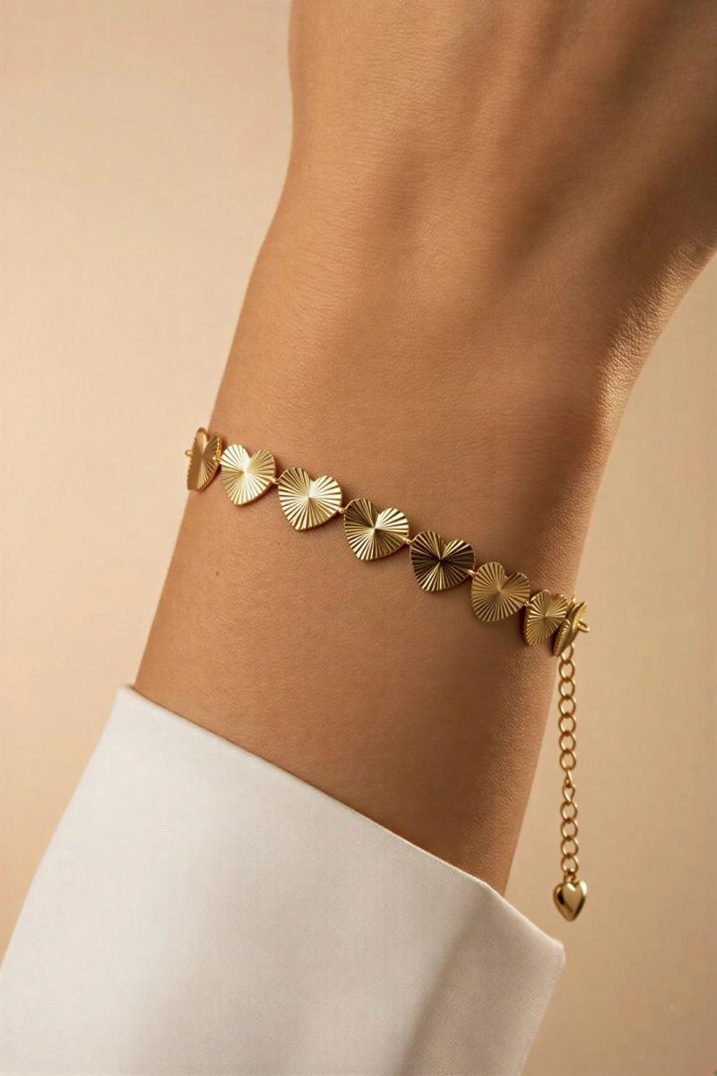 Işıltı Model Sıralı Kalp Detay Gold Altın Kaplama Bileklik