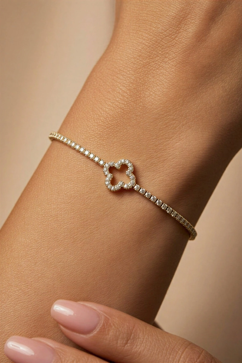 Taş Detay Boş Yonca Model Gold Altın Kaplama Bileklik