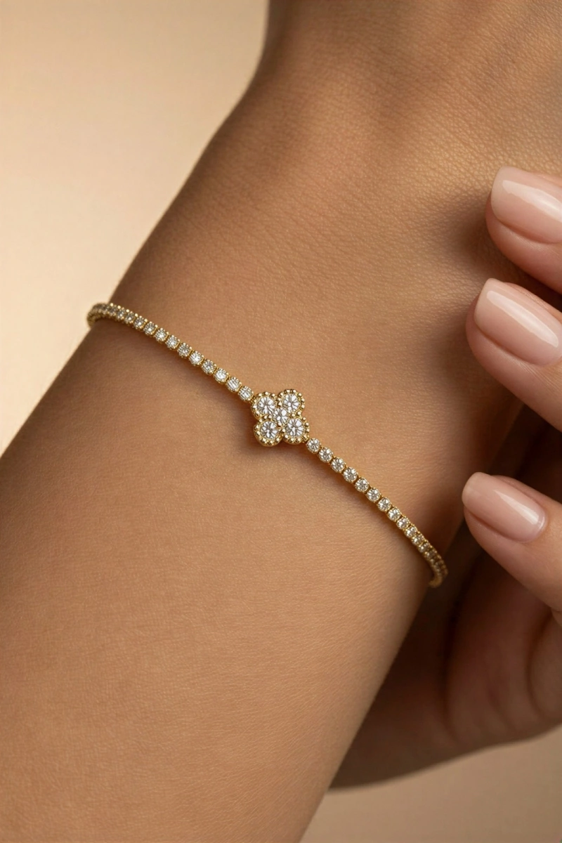 Taş Detay Dört Yaprak Yonca Model Gold Altın Kaplama Bileklik