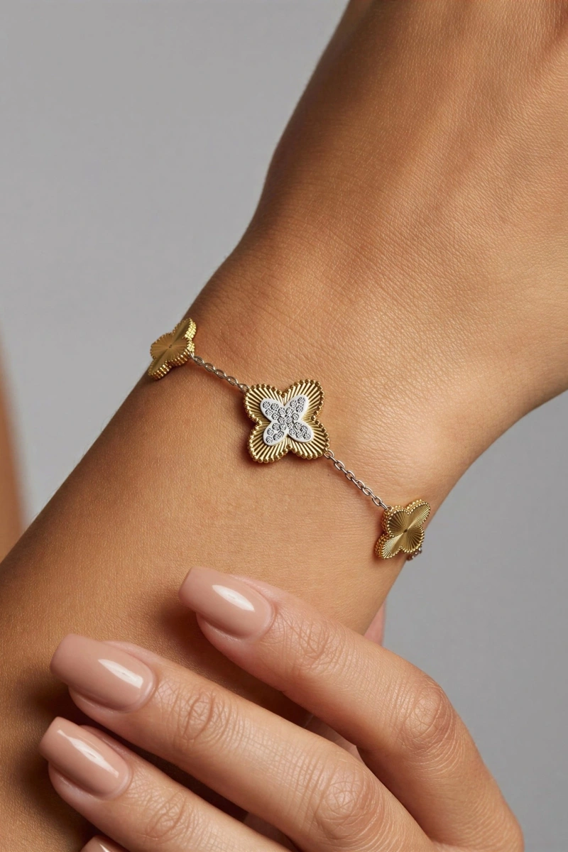 Taşlı Yonca Model Gold Altın Kaplama Çelik Bileklik