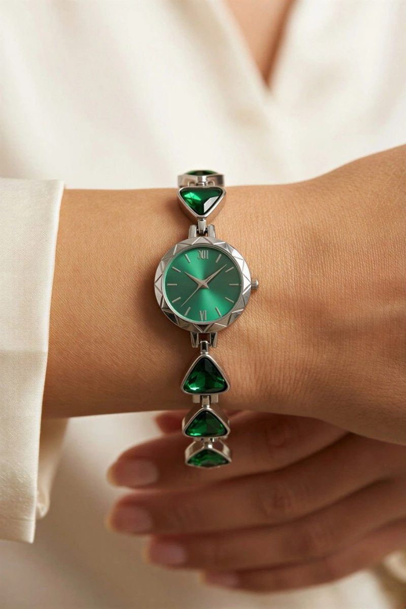 Damla Elmas Model Beyaz İçi Zümrüt Kadın Kol Saati