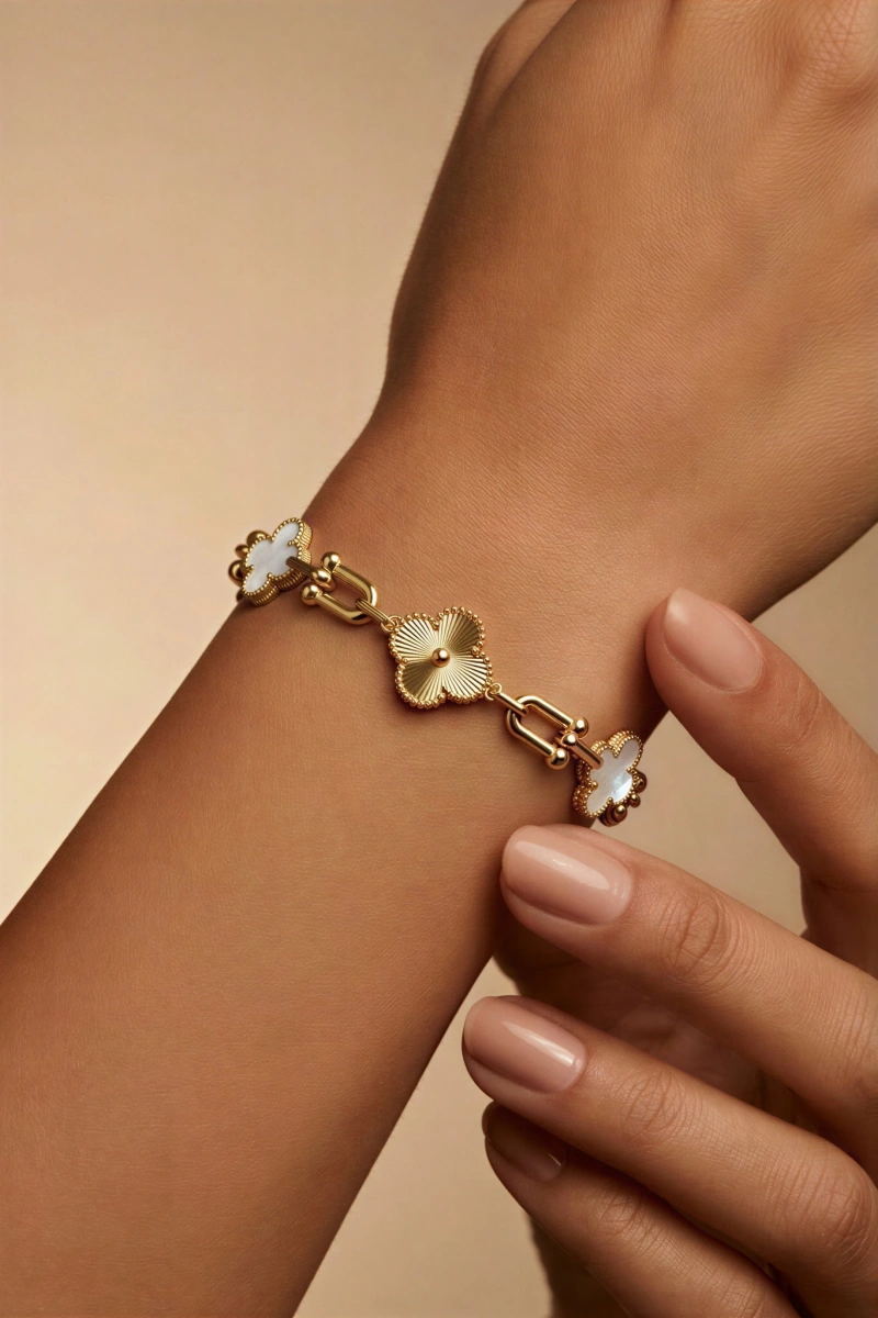 Nal Zincir Beyaz Yonca Model Gold Altın Kaplama Bileklik