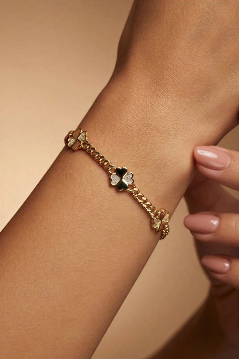 Taşlı Yonca Model Gold Altın Kaplama Bileklik