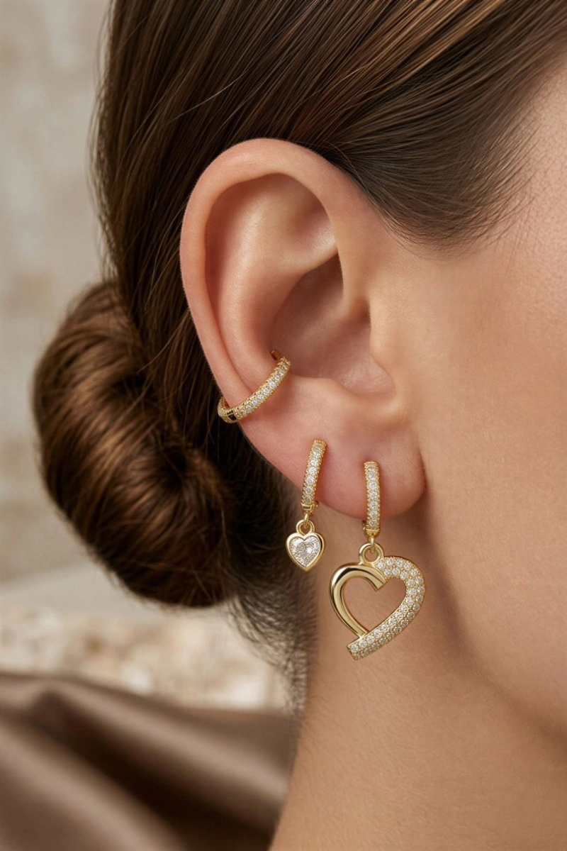 Taşlı Kalp Model Gold Altın Kaplama Üçlü Küpe