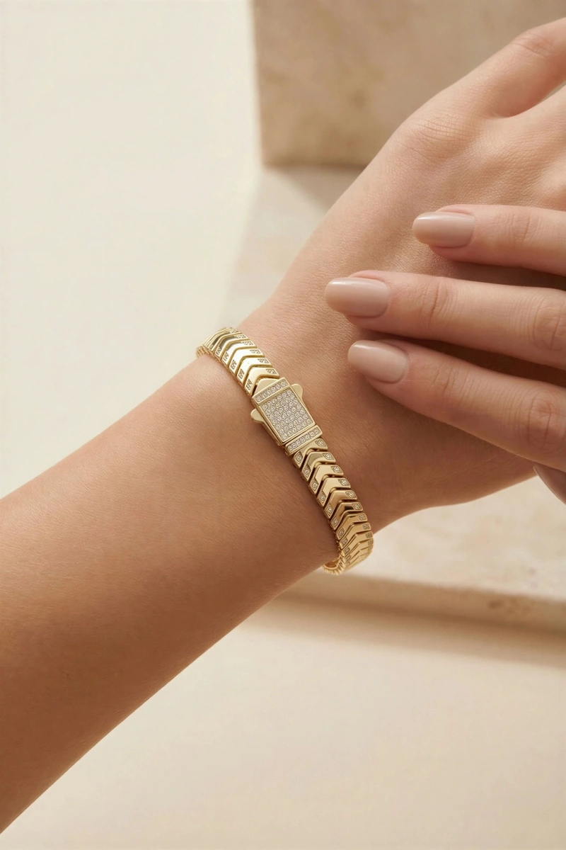 Üçgen Detay Taşlı Gurmet Model Gold Altın Kaplama Bileklik