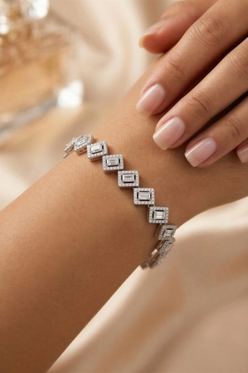 Baget Model Beyaz Altın Kaplama Bileklik