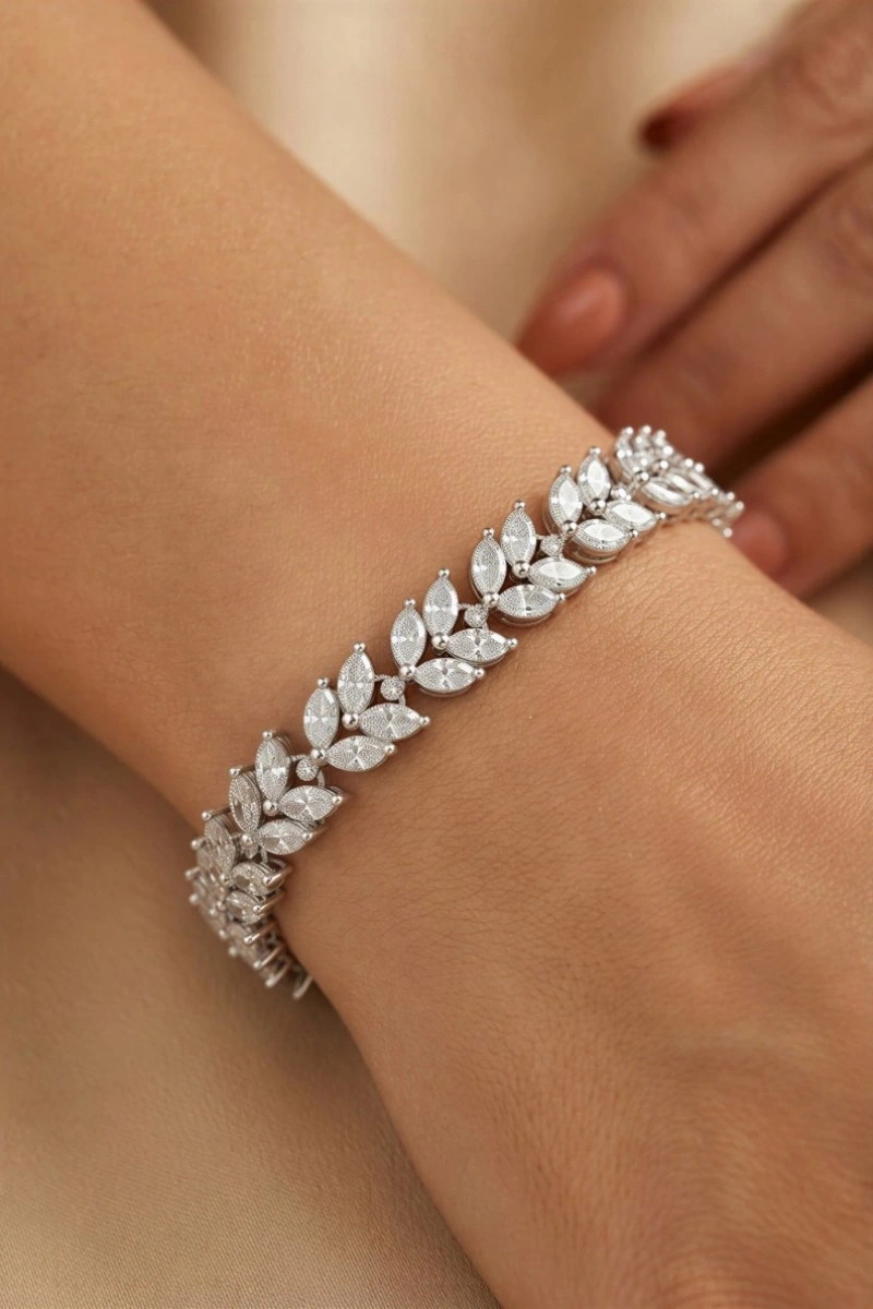 Çift Yaprak Model Beyaz Altın Kaplama Bileklik