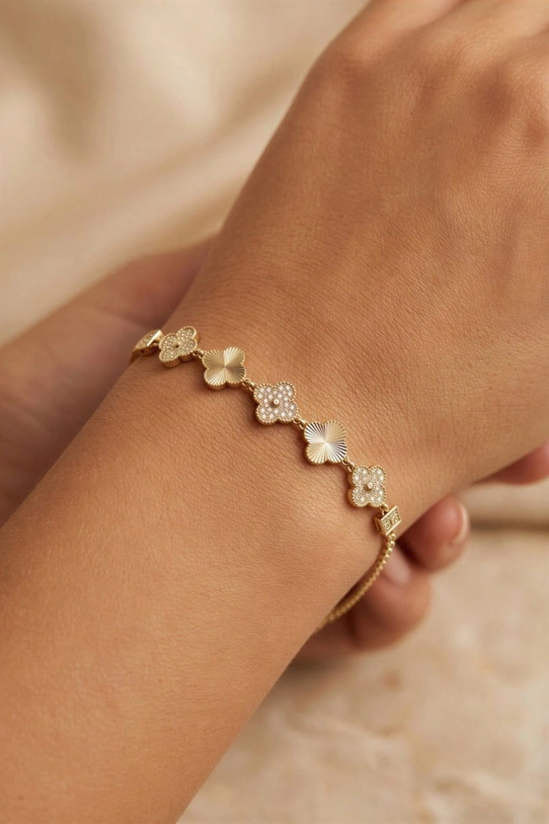 Yarı Taşlı Yonca Model Gold Altın Kaplama Bileklik