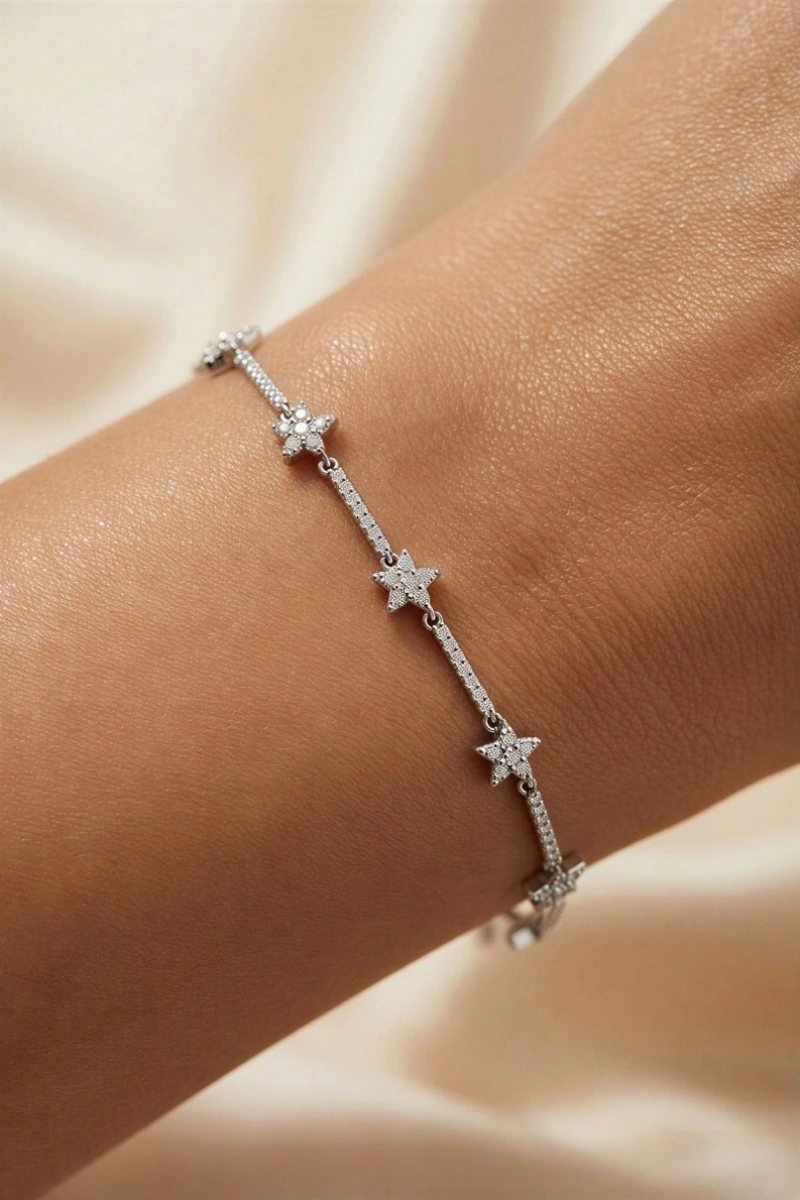 Minik Yıldız Model Beyaz Altın Kaplama Bileklik