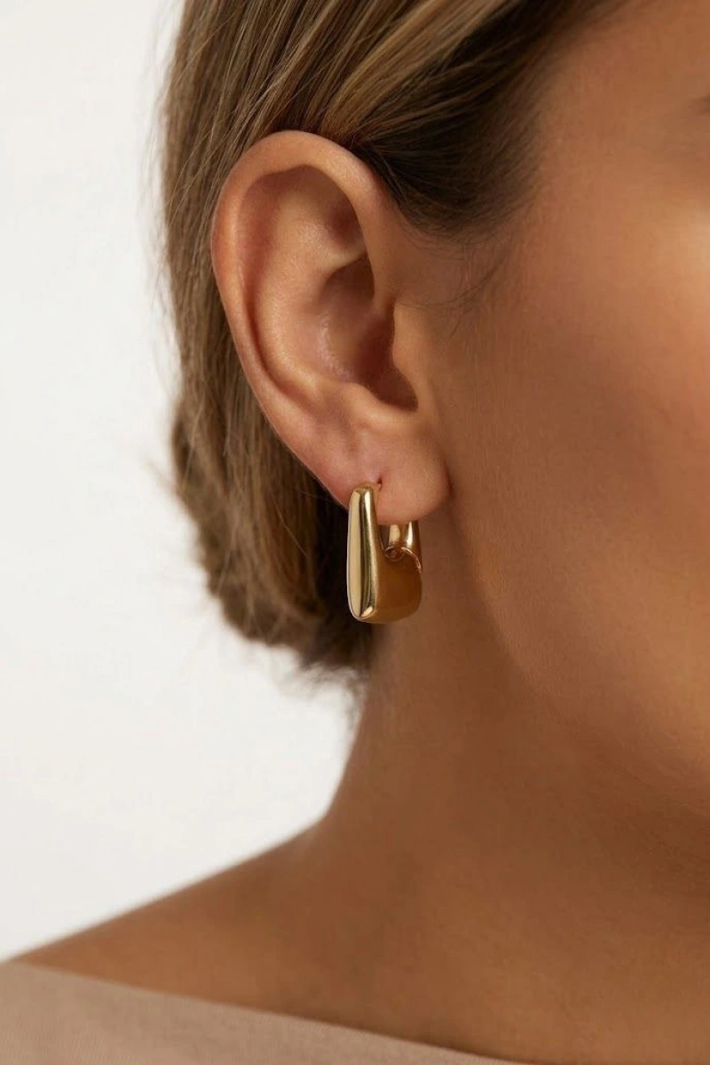 Tombul Kare Model Gold Altın Kaplama Küpe