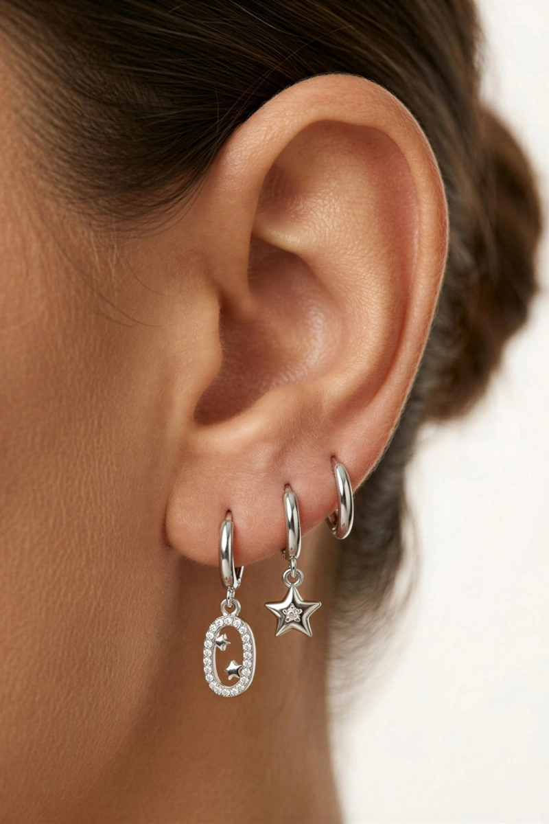 Çift Yıldız Detay Beyaz Altın Kaplama Üçlü Küpe