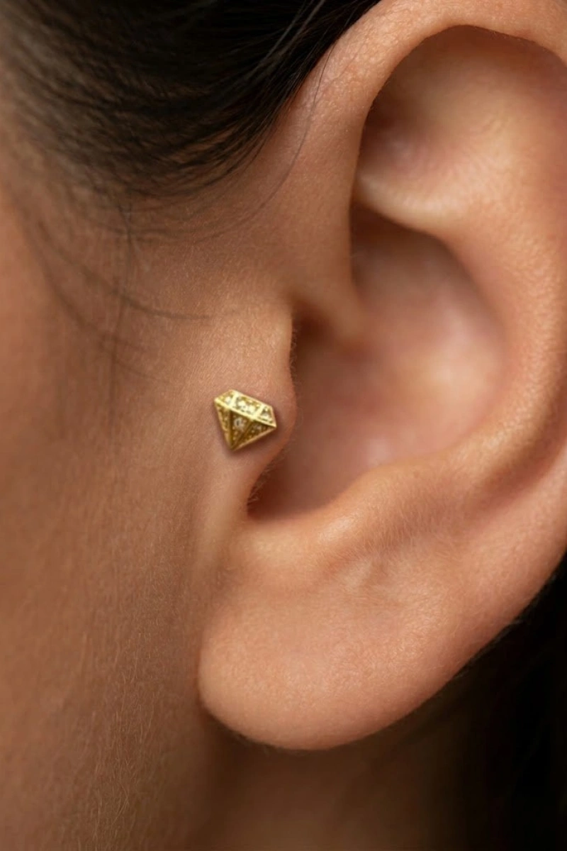 Diamond Model Gold Altın Kaplama Tragus Çelik Piercing