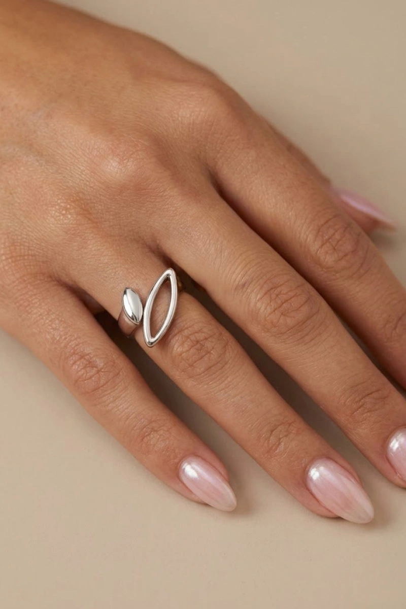 Elips Model Beyaz Altın Kaplama Yüzük