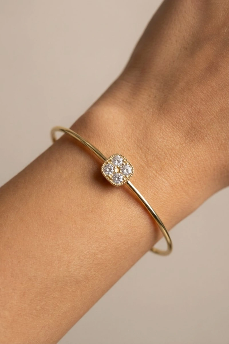 Yay Model Dört Taş Detay Gold Altın Kaplama Bileklik