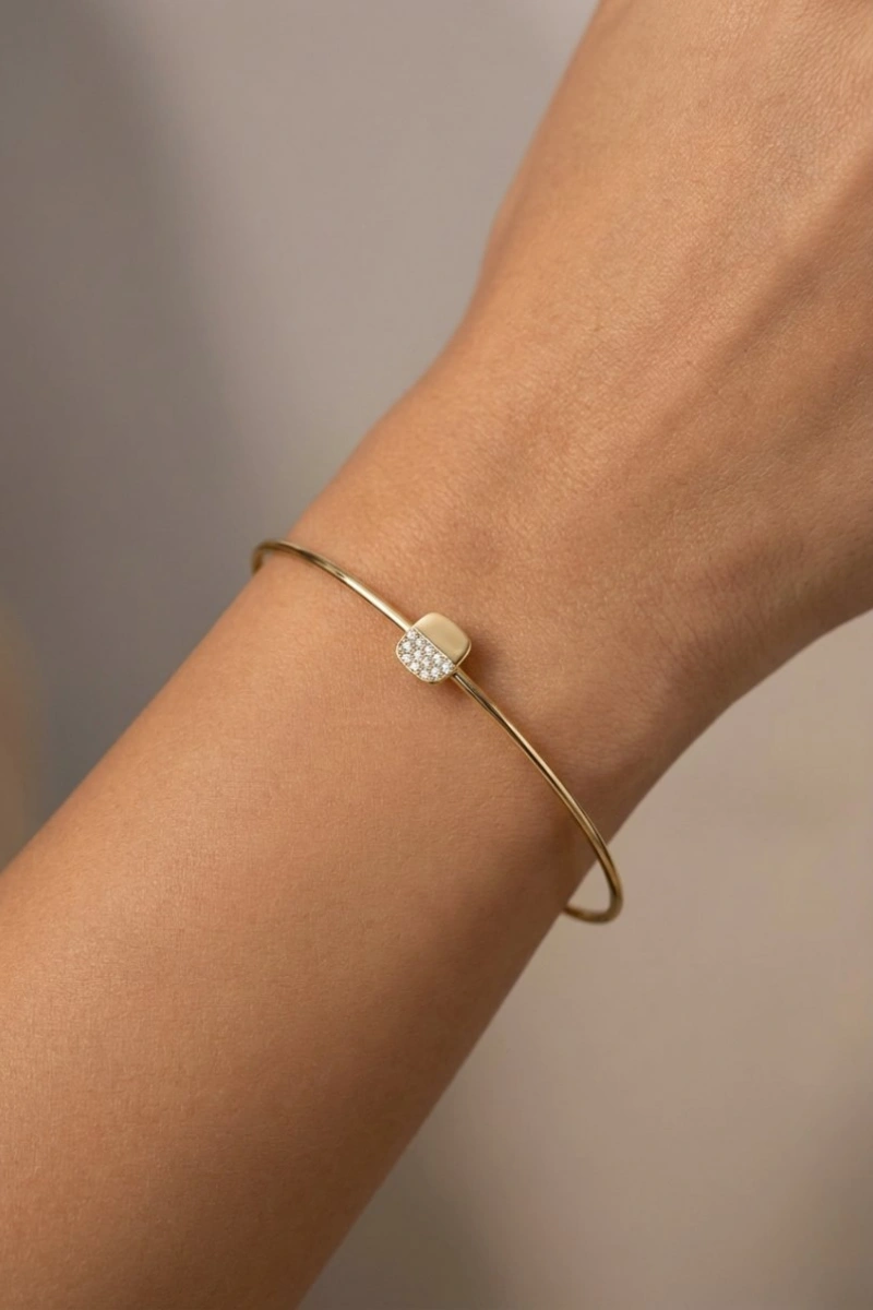 Yay Model Yarım Kare Detay Gold Altın Kaplama Bileklik