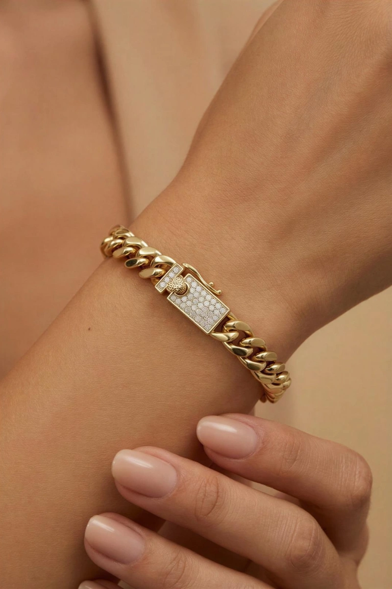 Gurmet Ezik Bağlı Model Taş Detay Klips Gold Altın Kaplama Bileklik
