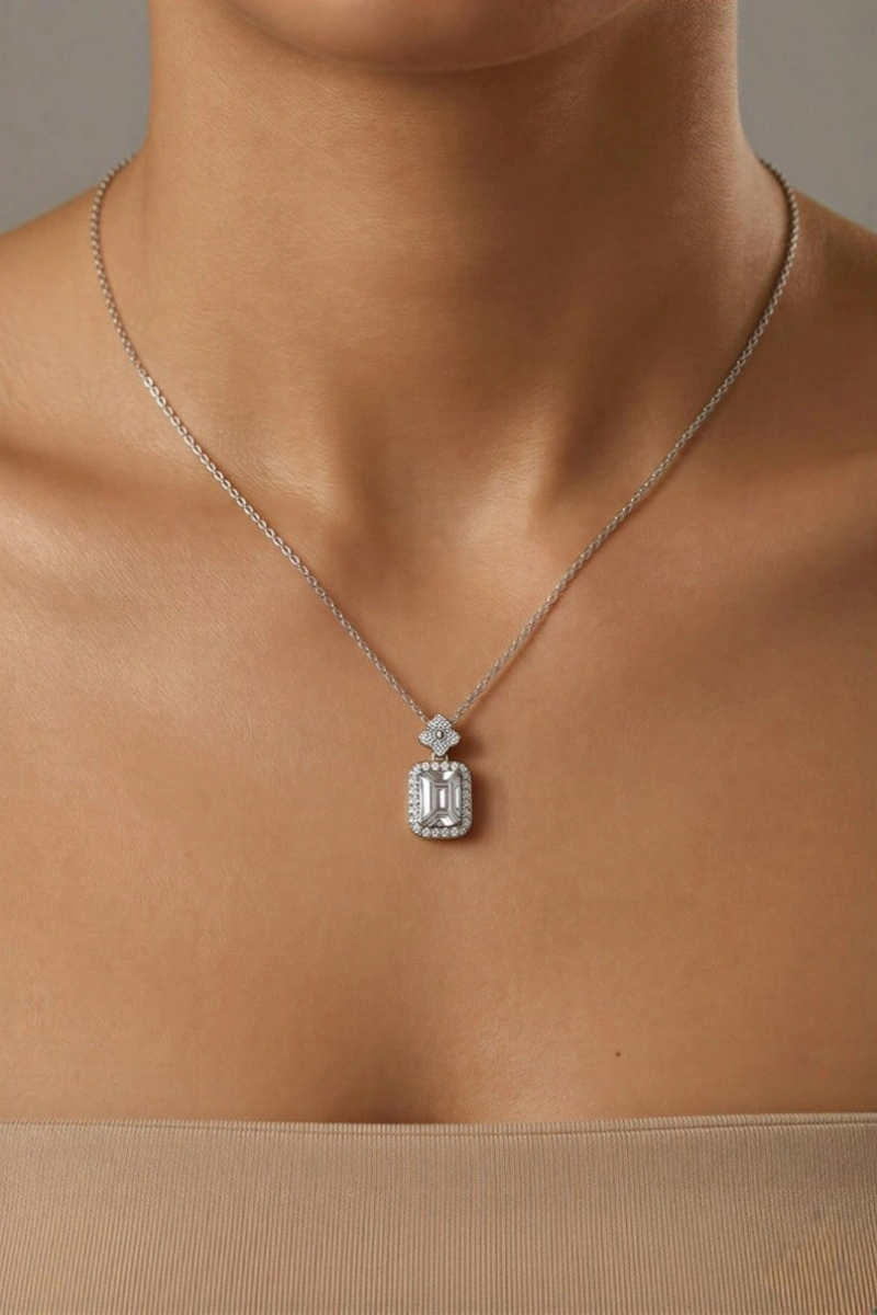 Çiçek Baget Model Zarif Beyaz Altın Kaplama Kolye