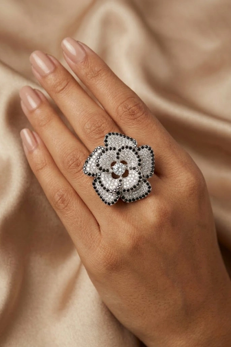 Flower Model Beyaz Altın Kaplama Yüzük