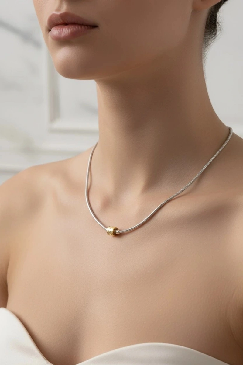 P. Model Silindir Detay Beyaz Altın Kaplama Çelik Kolye