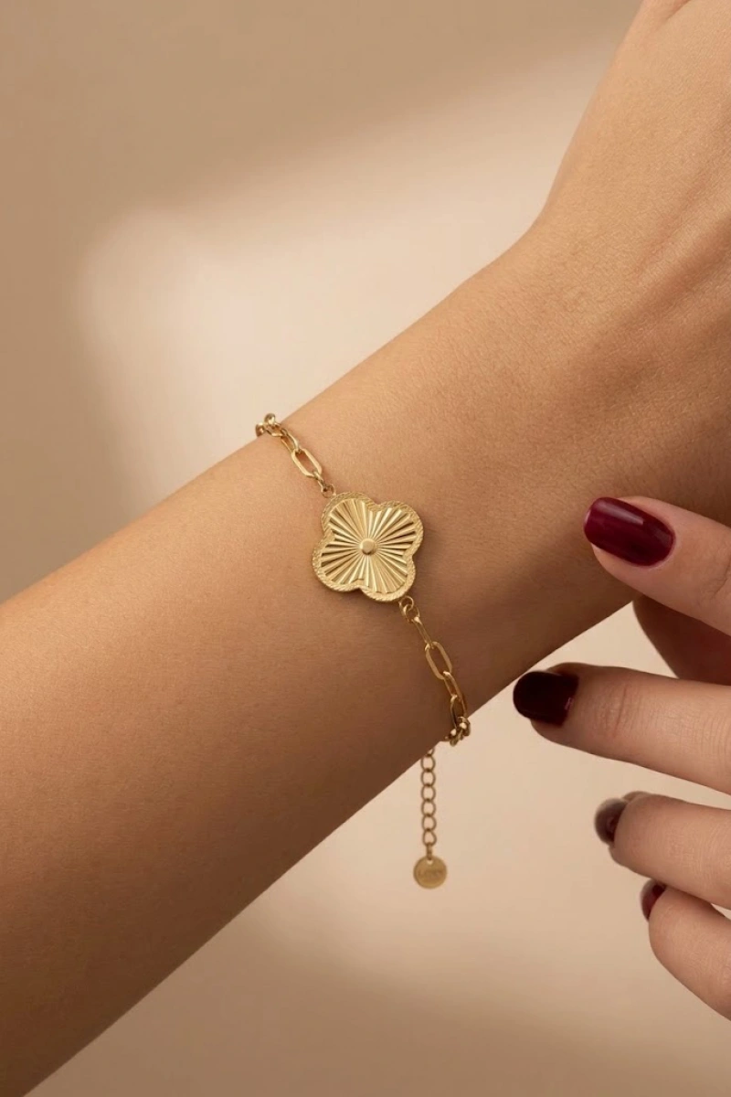 İnce Zincir Detay Yonca Model Gold Altın Kaplama Çelik Bileklik
