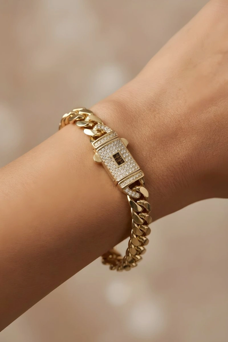 Siyah Detay Model Gold Altın Kaplama Gurmet Bileklik