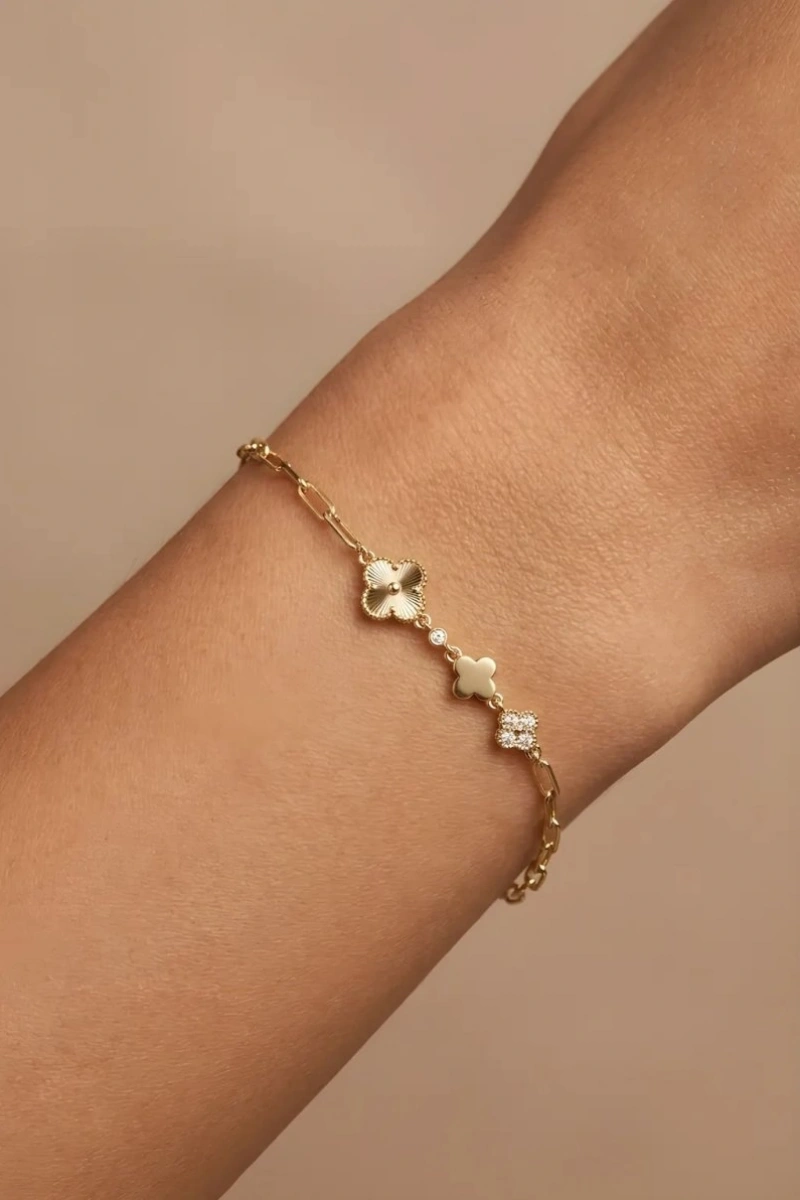 Sıralı Taşlı Yonca Model Gold Altın Kaplama Bileklik