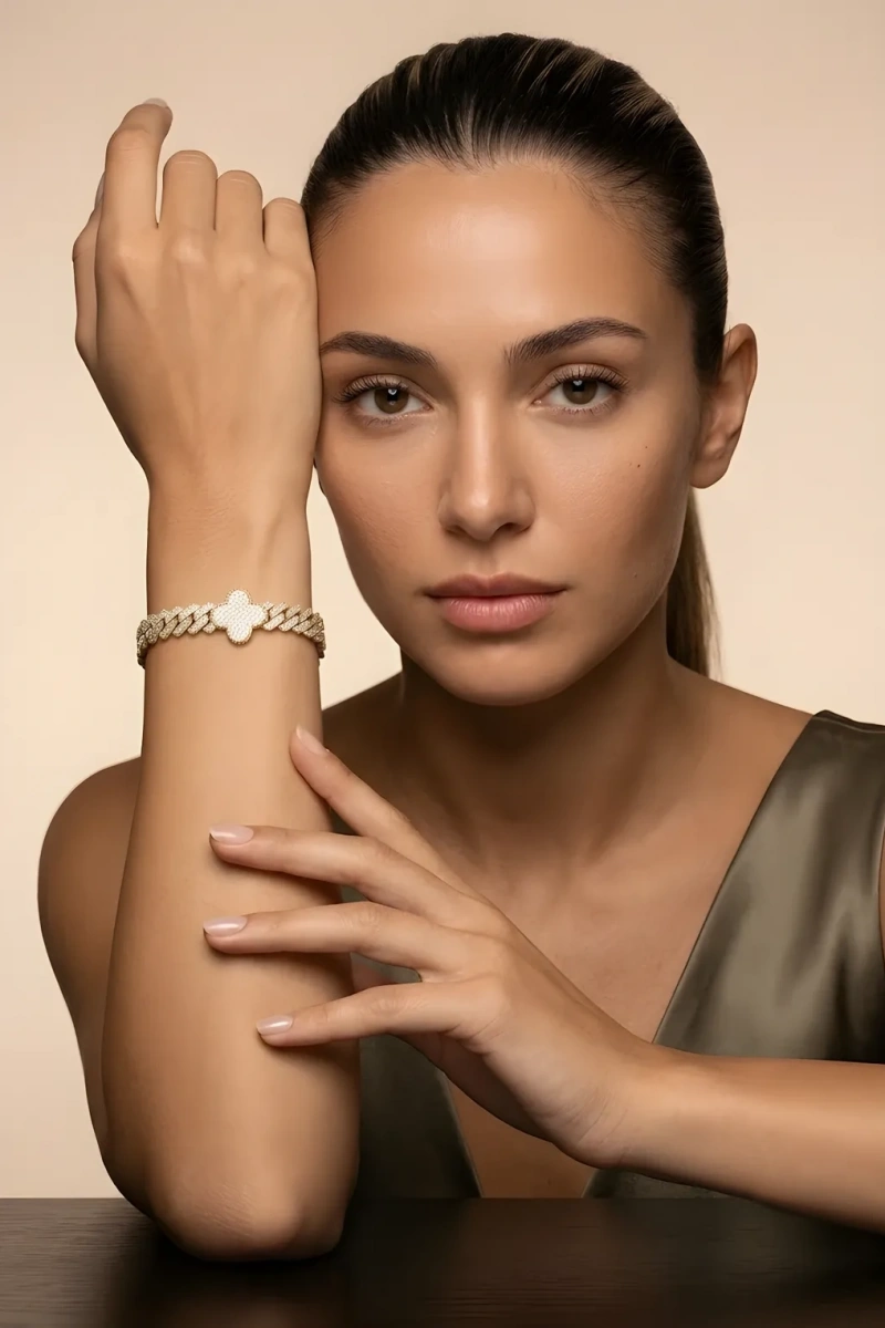 Yonca Model Taş Detay Gold Altın Kaplama Gurmet Bileklik