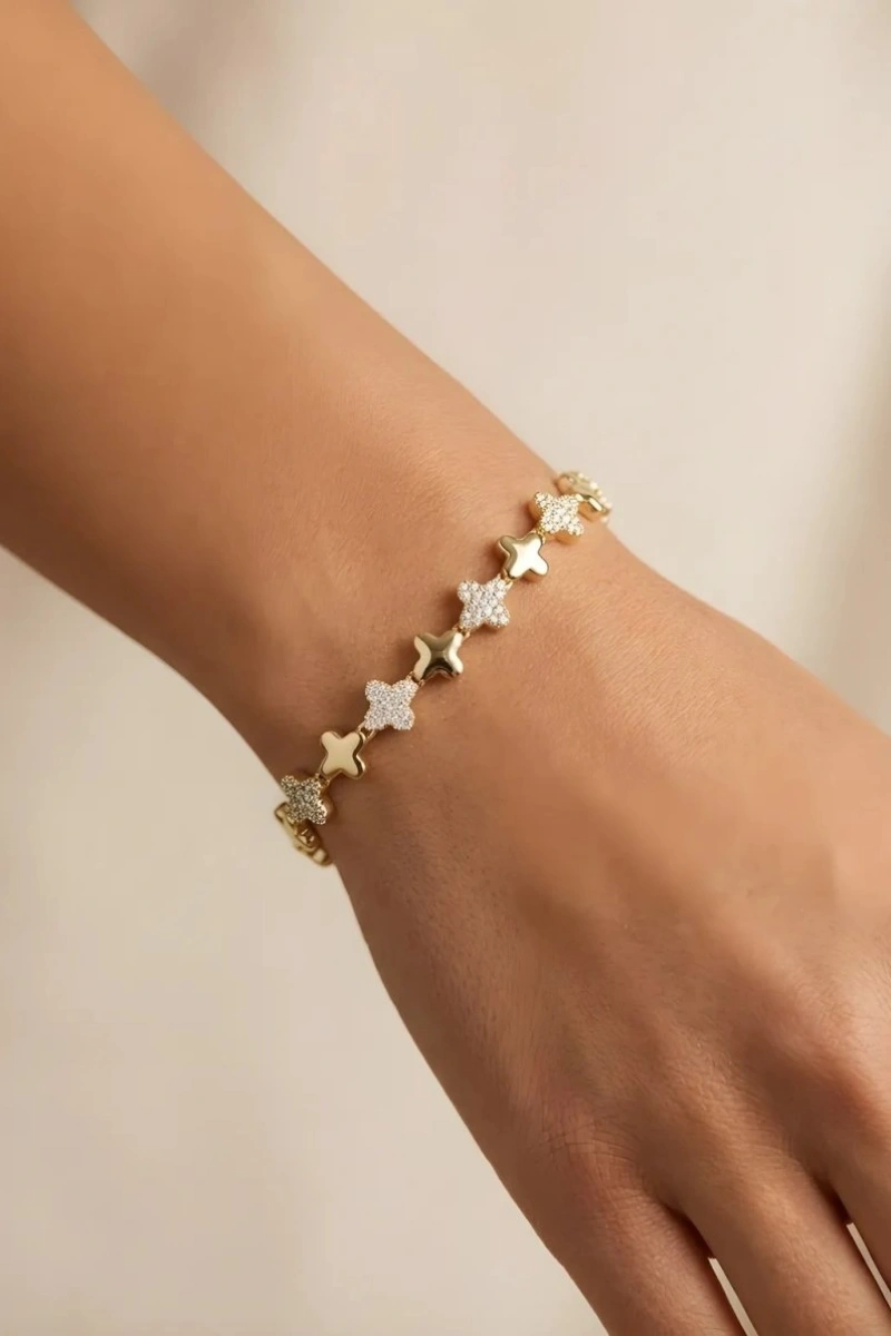 Sıralı Taşlı Yonca Model Gold Altın Kaplama Bileklik