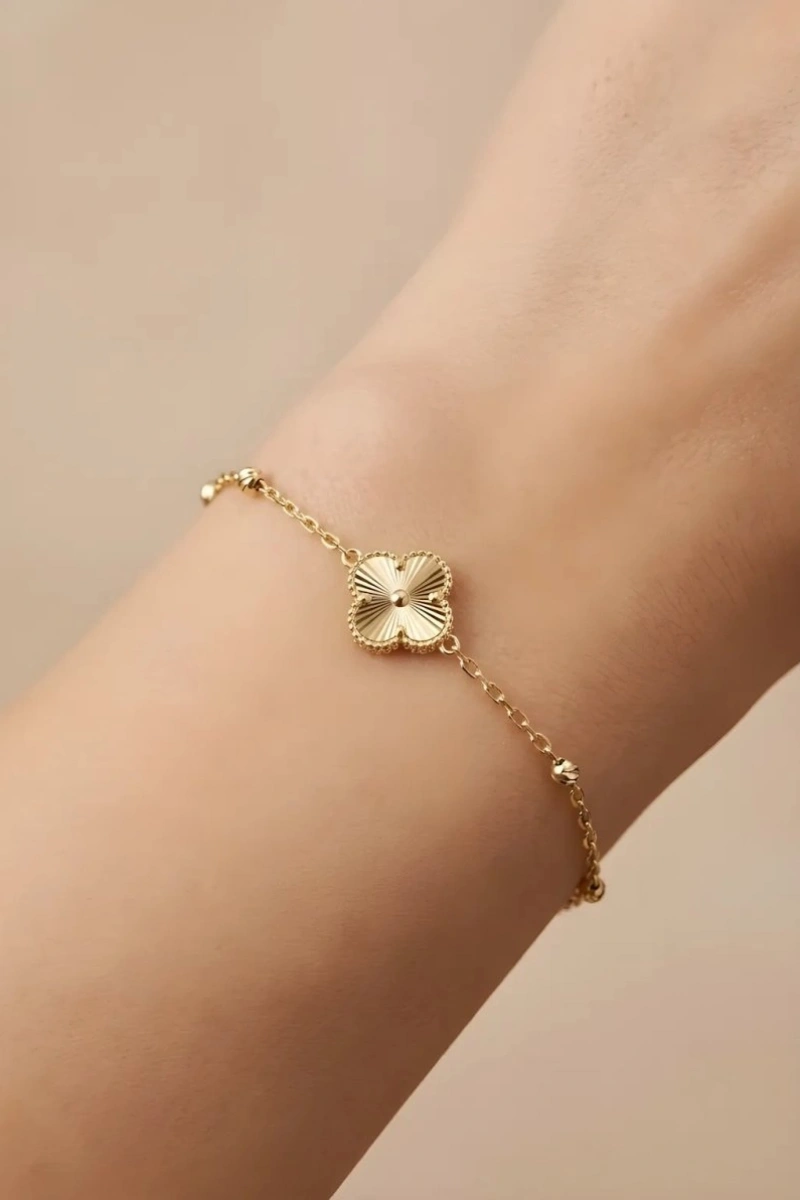 Çizgili Yonca Model Gold Altın Kaplama Bileklik