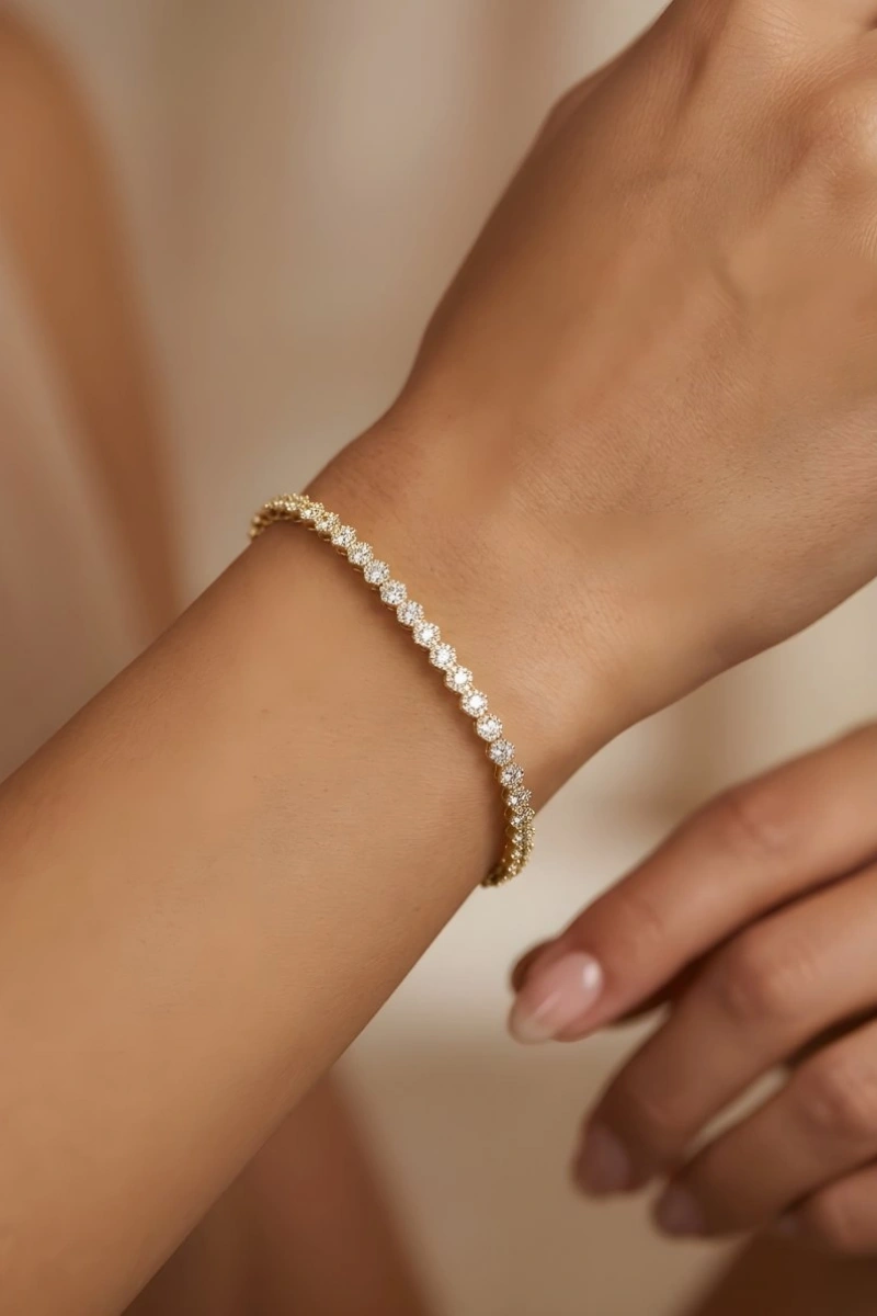 Taş Detay Altıngen Model Gold Altın Kaplama Bileklik