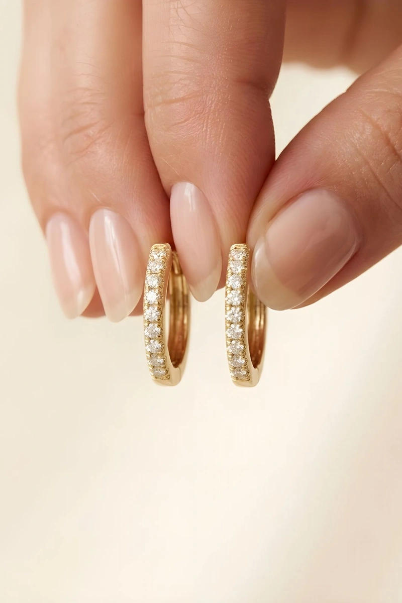 Küçük Taşlı Model Gold Altın Kaplama Küpe